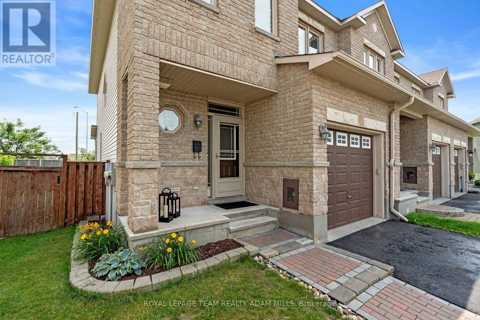 Ottawa, ON K2M0G8,1543 CARRONBRIDGE CIRCLE
