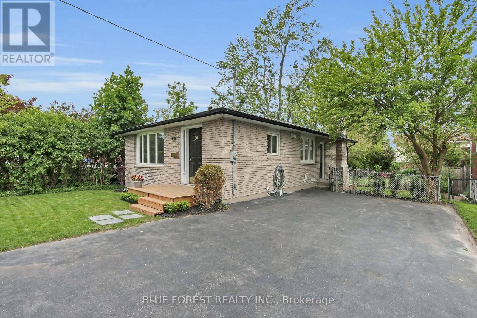 London South (south G), ON N6C2N5,30 BASELINE ROAD E