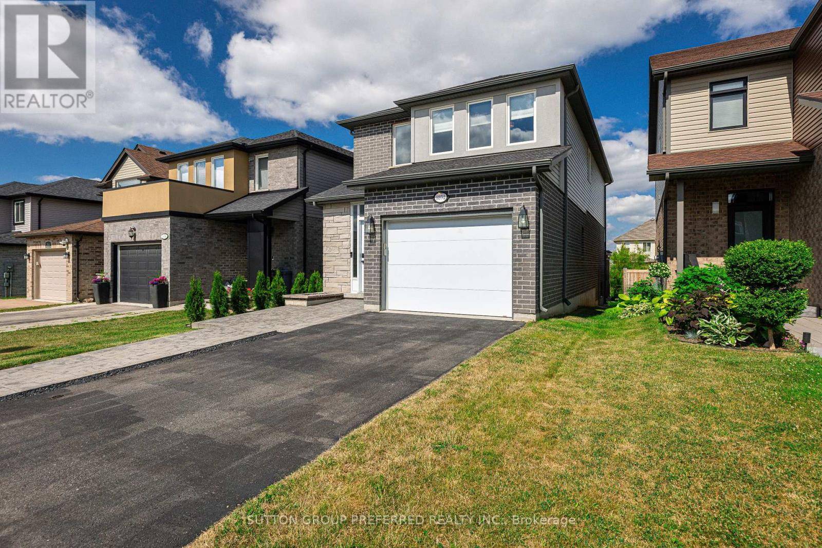 London North (north S), ON N6G0L7,1852 FOXRIDGE CRESCENT