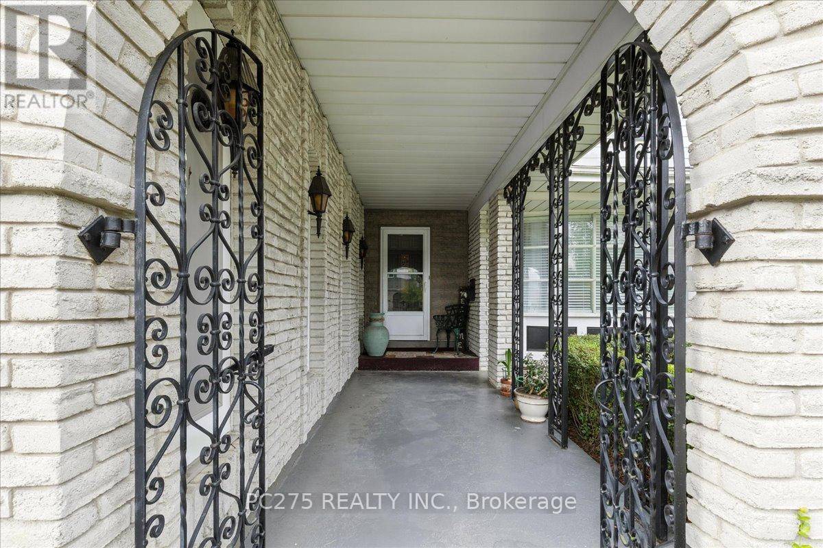 Kitchener, ON N2N1B8,184 FORESTWOOD DRIVE