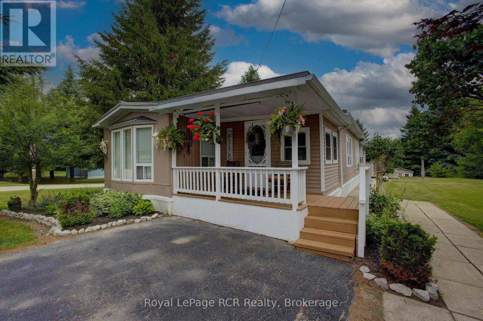Wellington North, ON N0G2L0,5 GRAND VISTA DRIVE