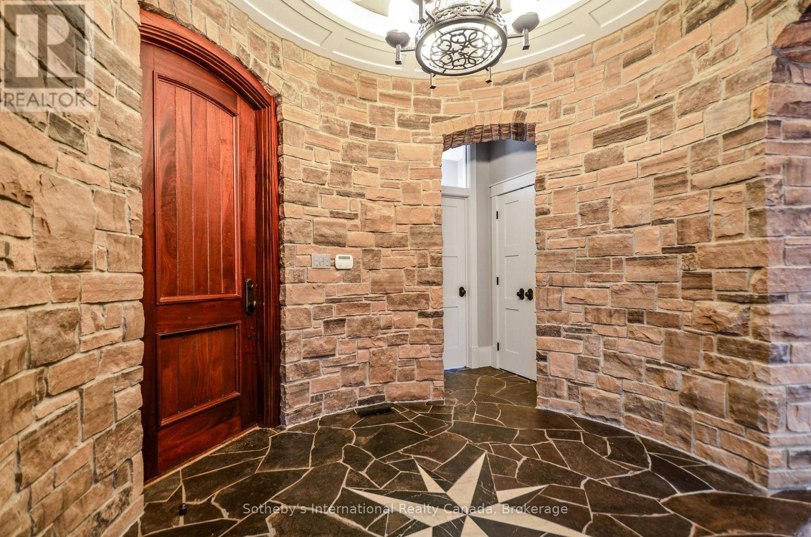 Blue Mountains, ON L9Y0T3,108 HEMLOCK COURT