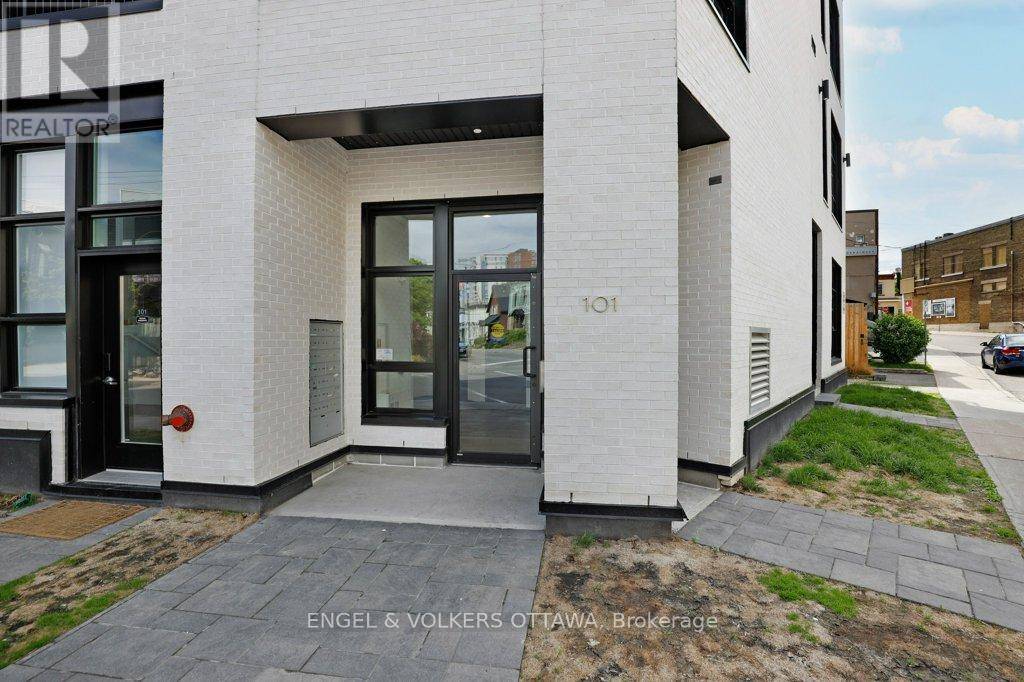 Ottawa, ON K1Y1T7,101 Pinhey ST #104