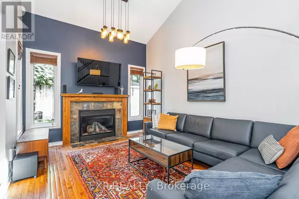 Ottawa, ON K2M1T3,18 HAWLEY CRESCENT