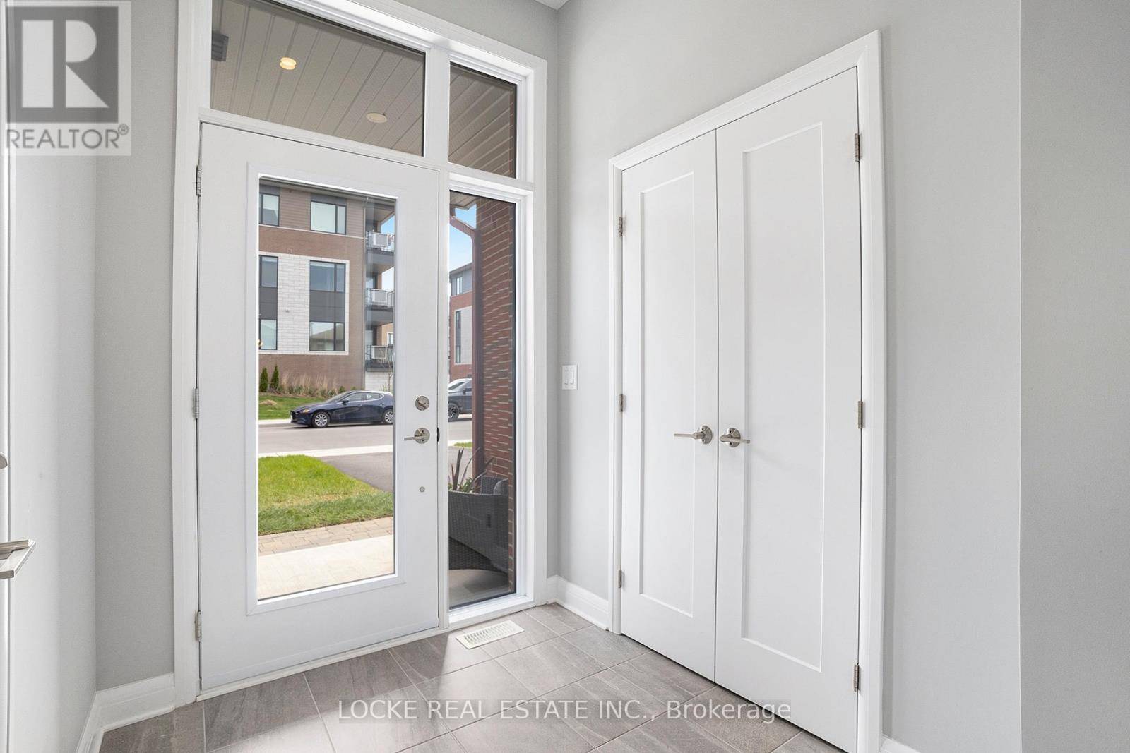 Ottawa, ON K1K5A1,517 PIMIWIDON STREET