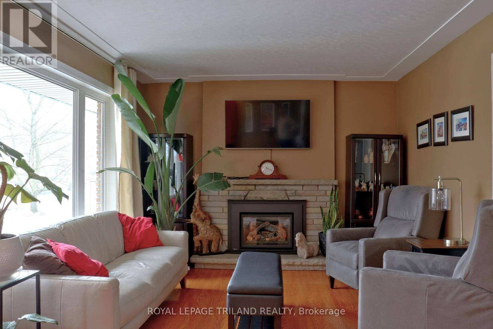 London South (south D), ON N6J3K2,517 BEACHWOOD AVENUE