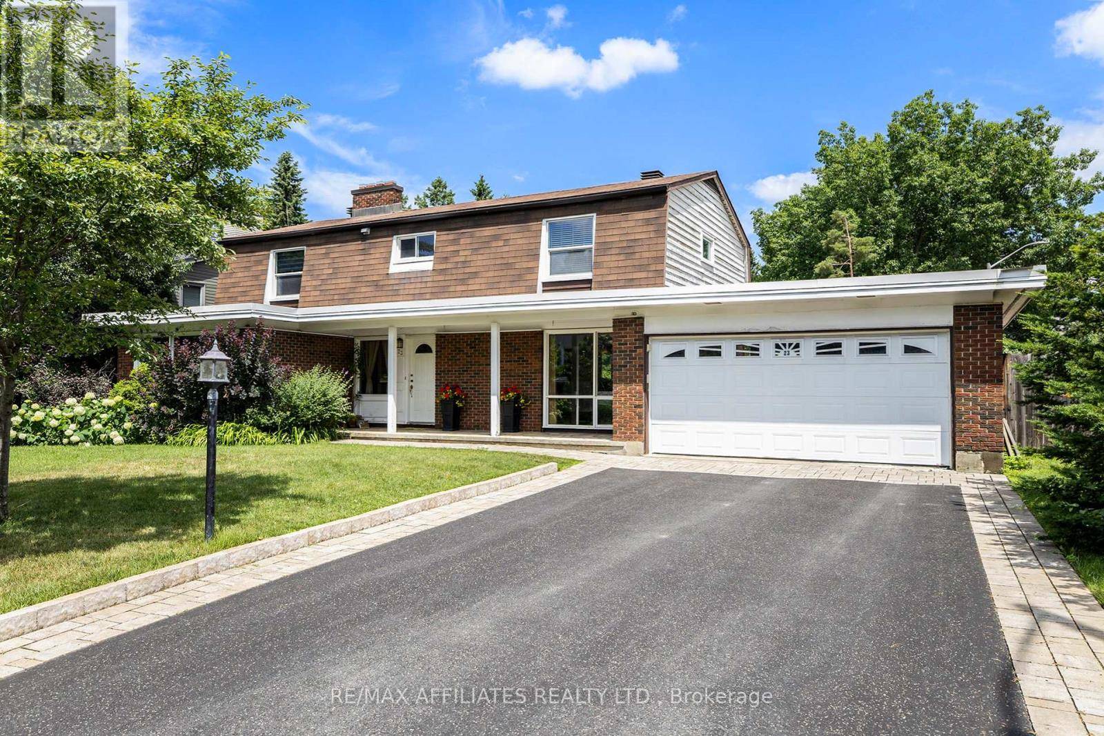 Ottawa, ON K2H7E4,23 SIOUX CRESCENT