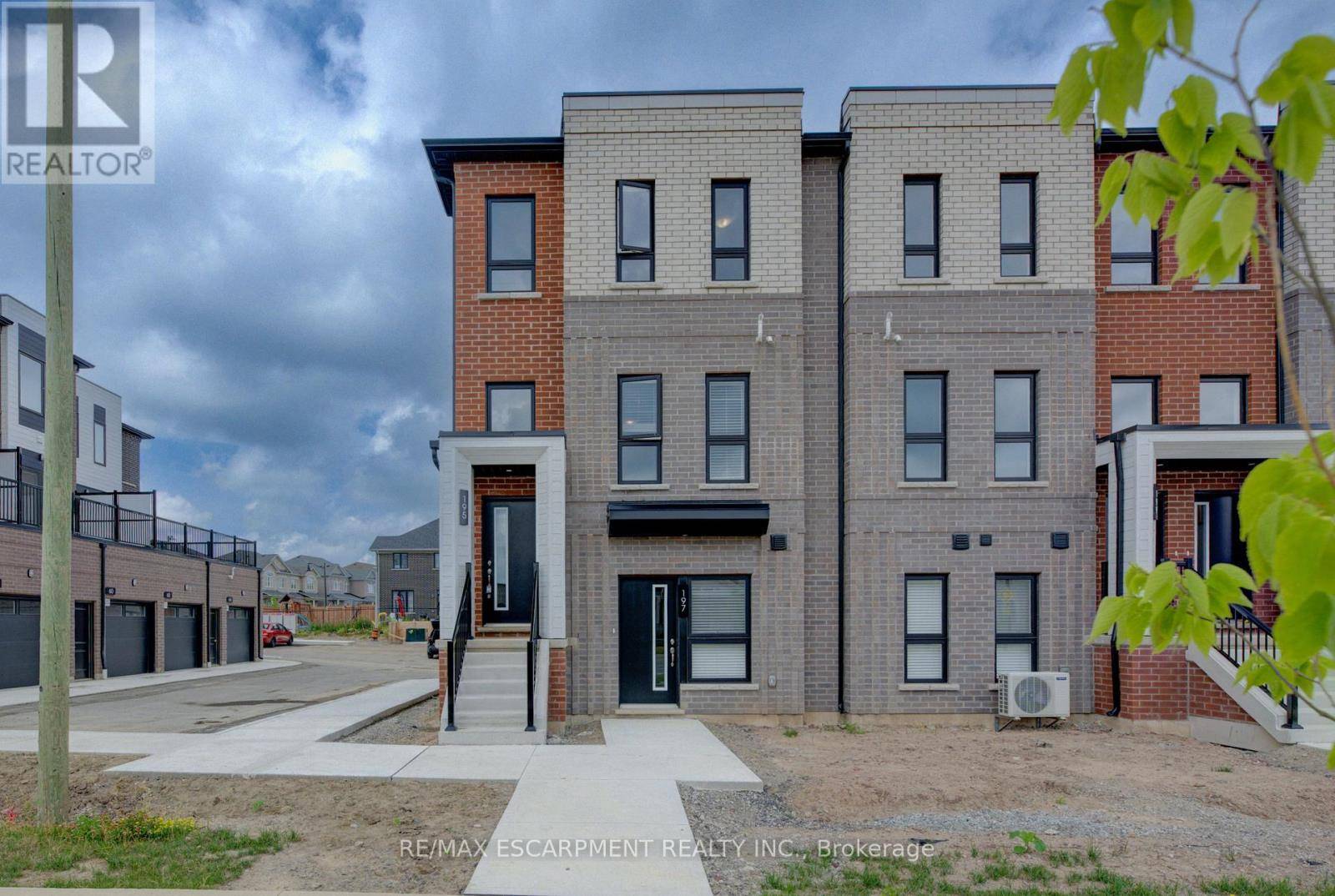 195 BURKE STREET, Hamilton (waterdown), ON L8B2A9