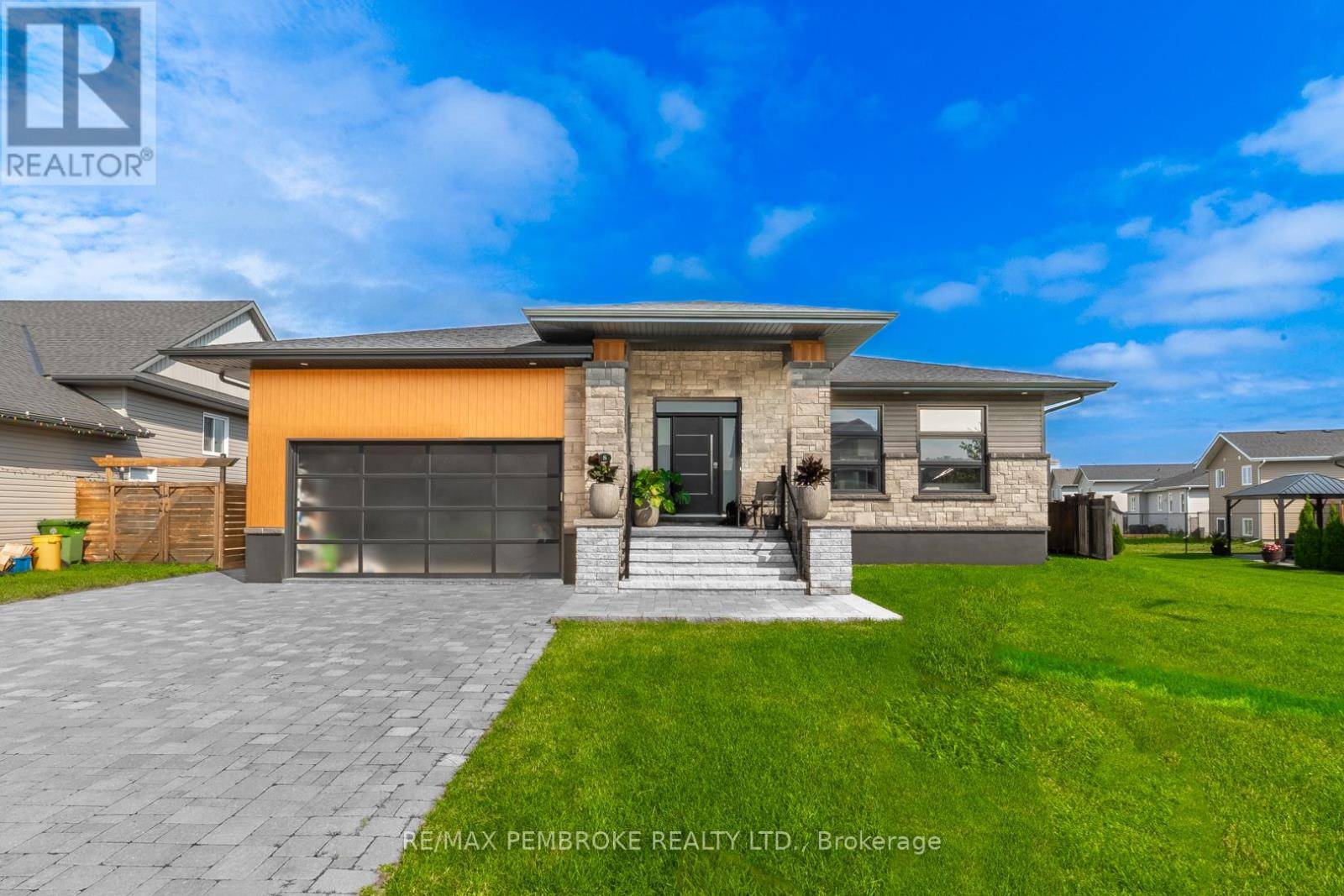 8 DREW STREET, Petawawa, ON K8H0G4