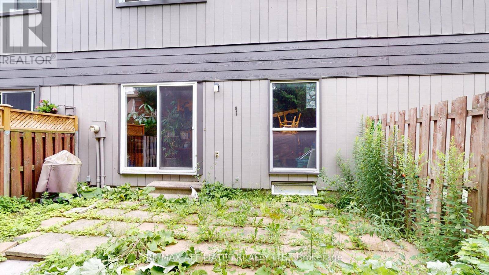 Ottawa, ON K1B4W9,76 Compata WAY South #11