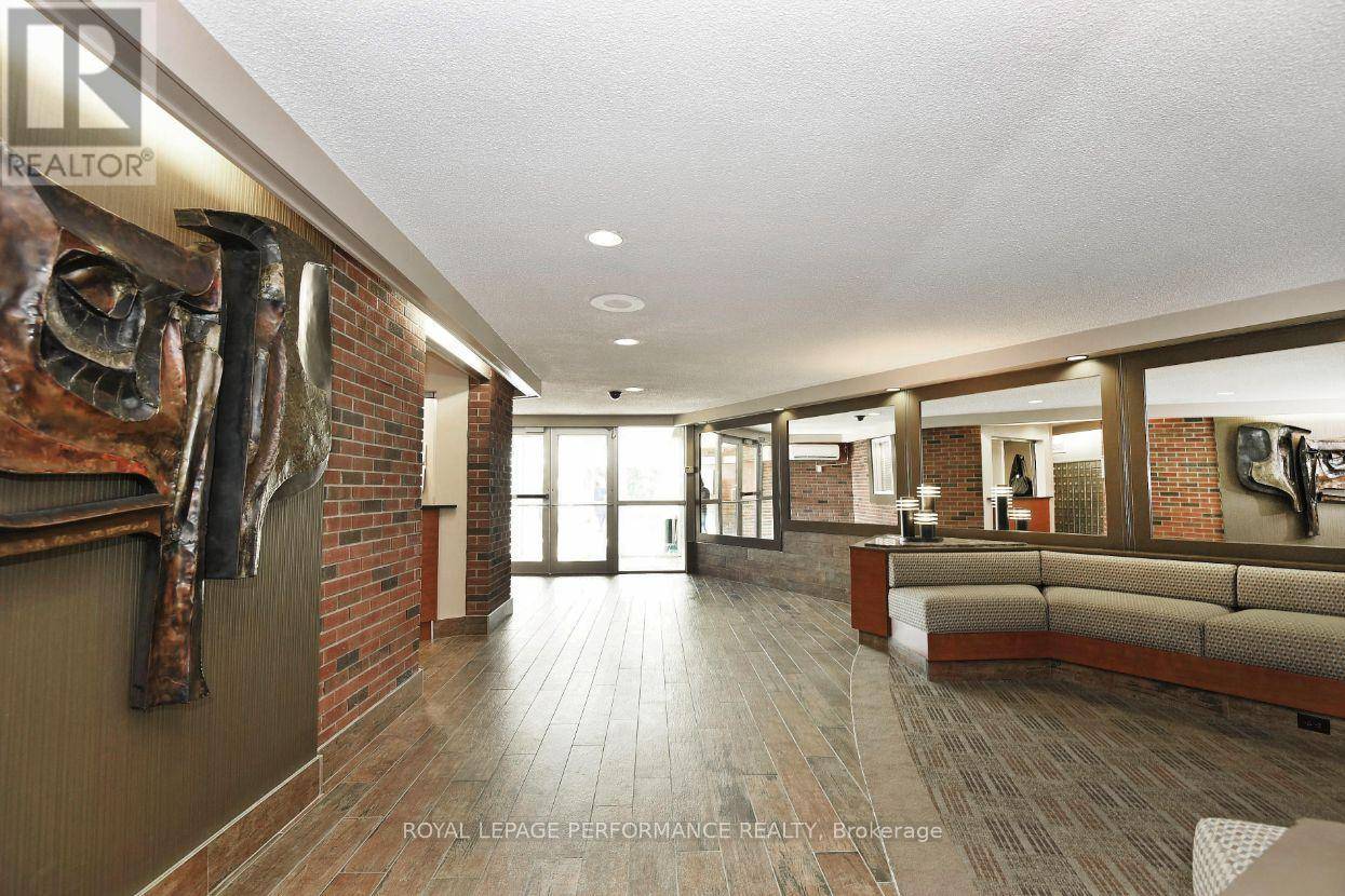 Ottawa, ON K2E6Z7,20 Chesterton DR West #1113