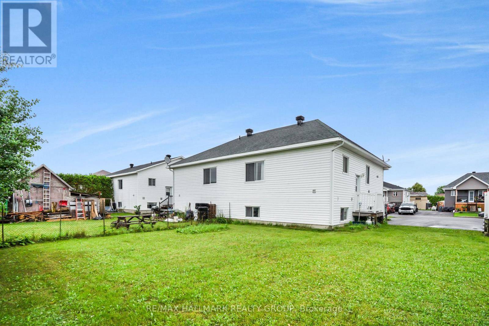 Hawkesbury, ON K6A3V9,1013 JACYNTHE STREET