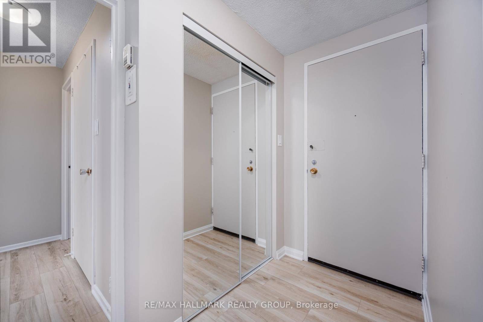 Ottawa, ON K1J8H8,915 ELMSMERE RD #1305
