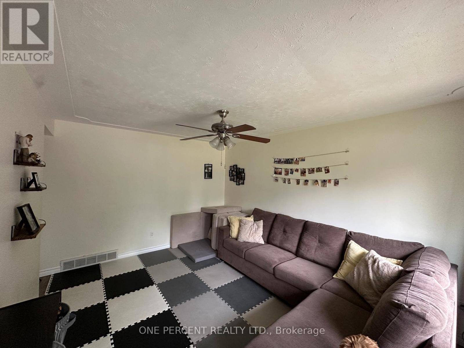 London East (east D), ON N5V2J9,25 HAWKESBURY AVENUE