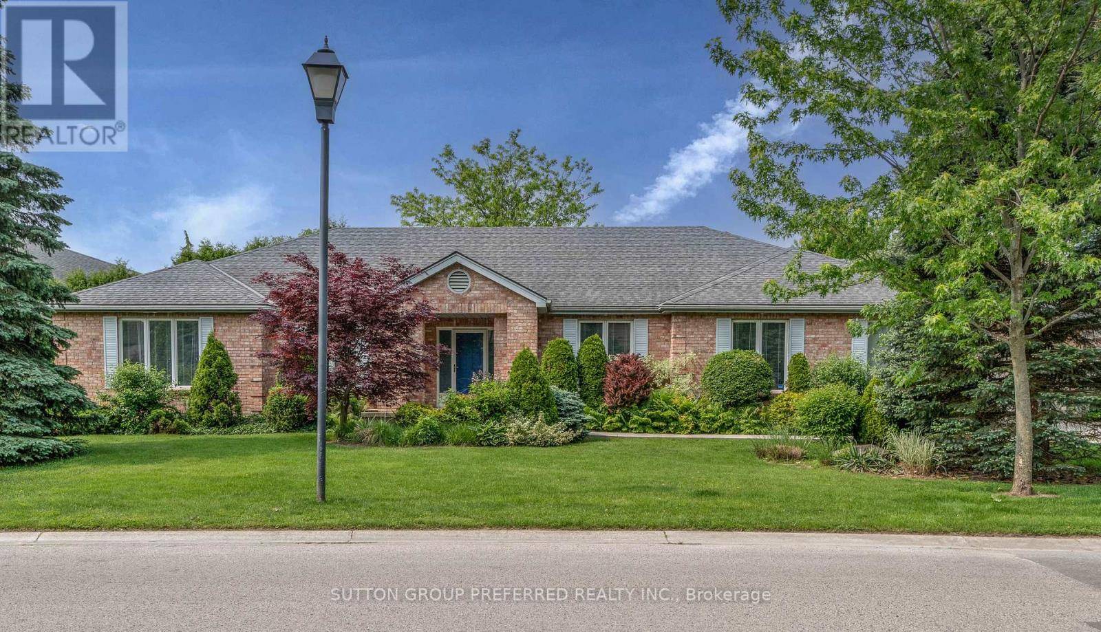 1 HIGHLAND WOODS COURT, London South (south P), ON N6C5W9