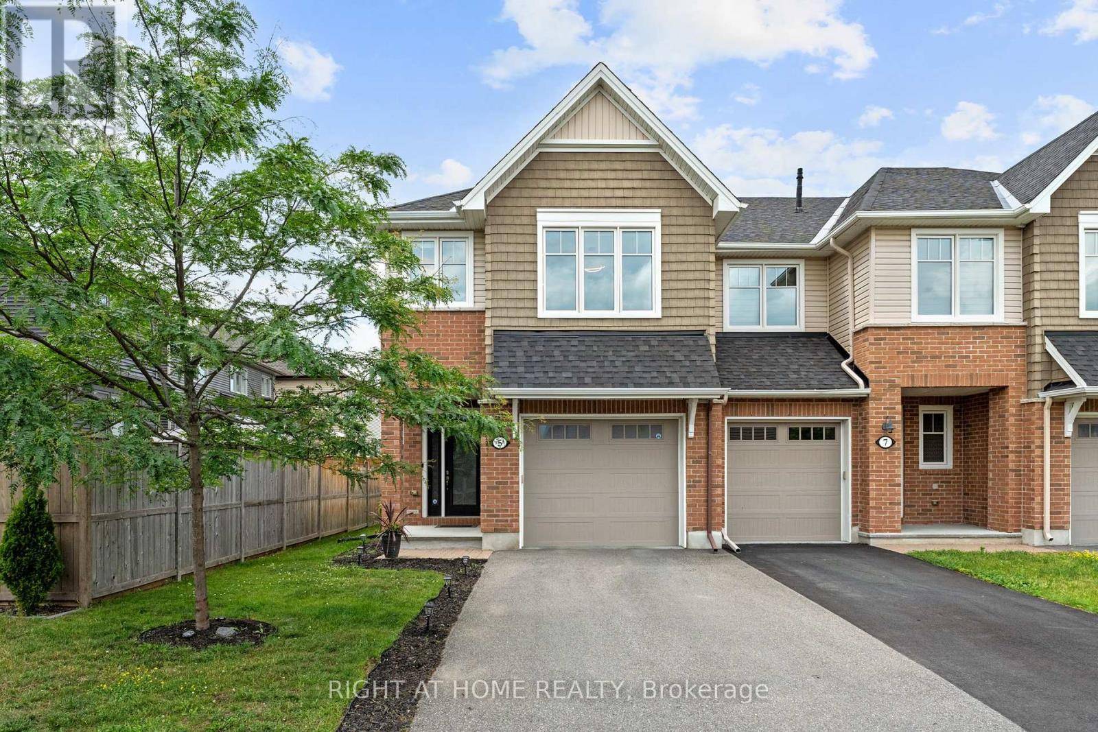 5 MERRILL STREET, Ottawa, ON K2S2M8
