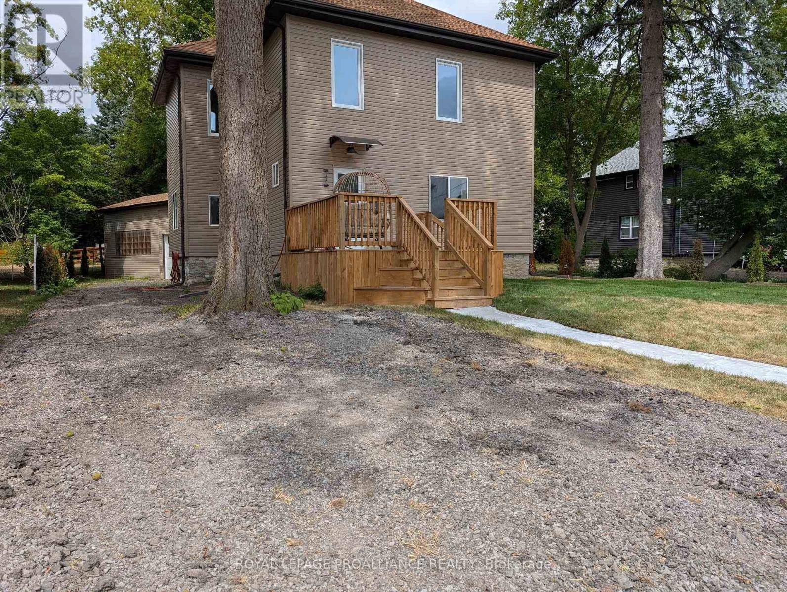 Belleville (belleville Ward), ON K8P3R1,42 HIGHLAND AVENUE