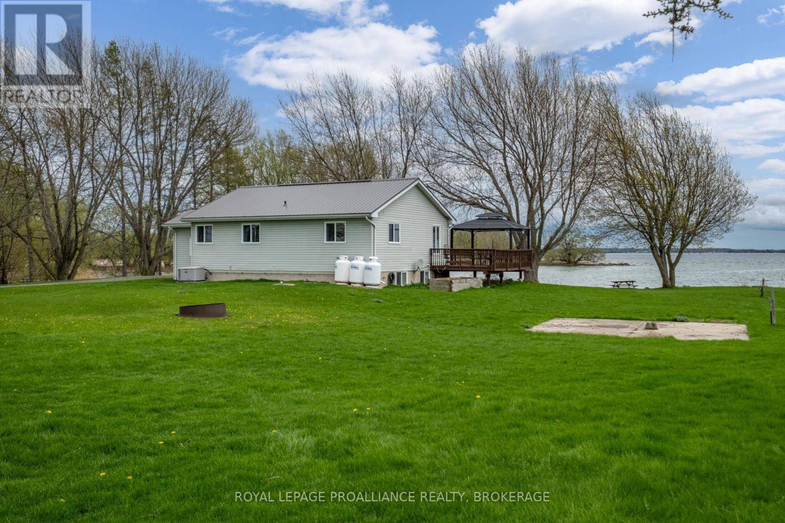 Frontenac Islands (the Islands), ON K0H2Y0,4205 HIGHWAY 96