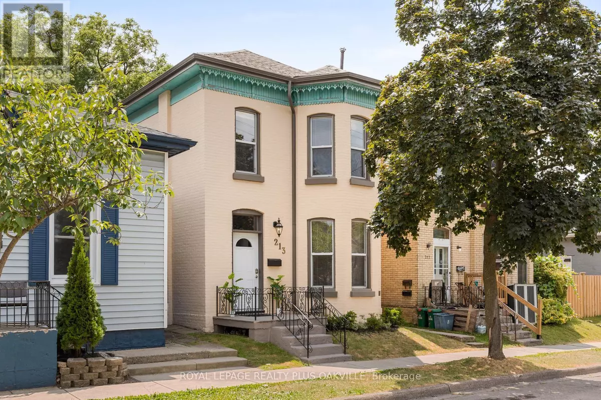 Brantford, ON N3S3X1,213 DARLING STREET
