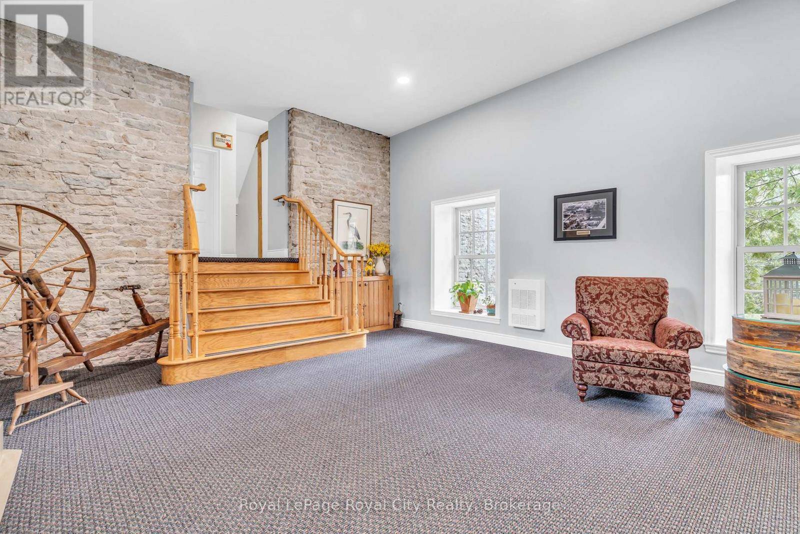 Centre Wellington (fergus), ON N1M1P3,470 St Andrew ST West #202