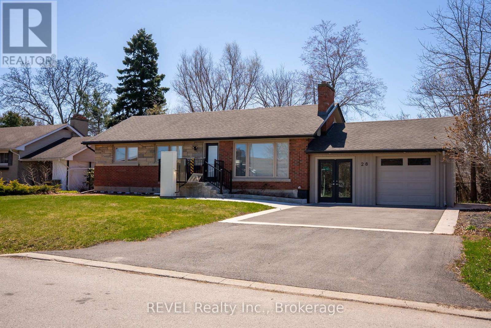 Hamilton (stoney Creek), ON L8G3L9,28 DALE AVENUE