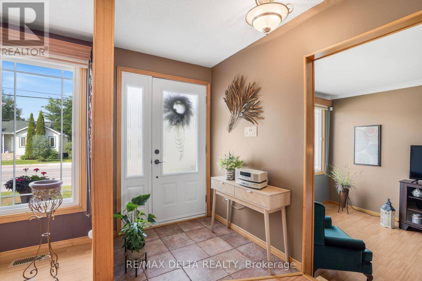 Clarence-rockland, ON K0A1E0,3871 CHAMPLAIN STREET