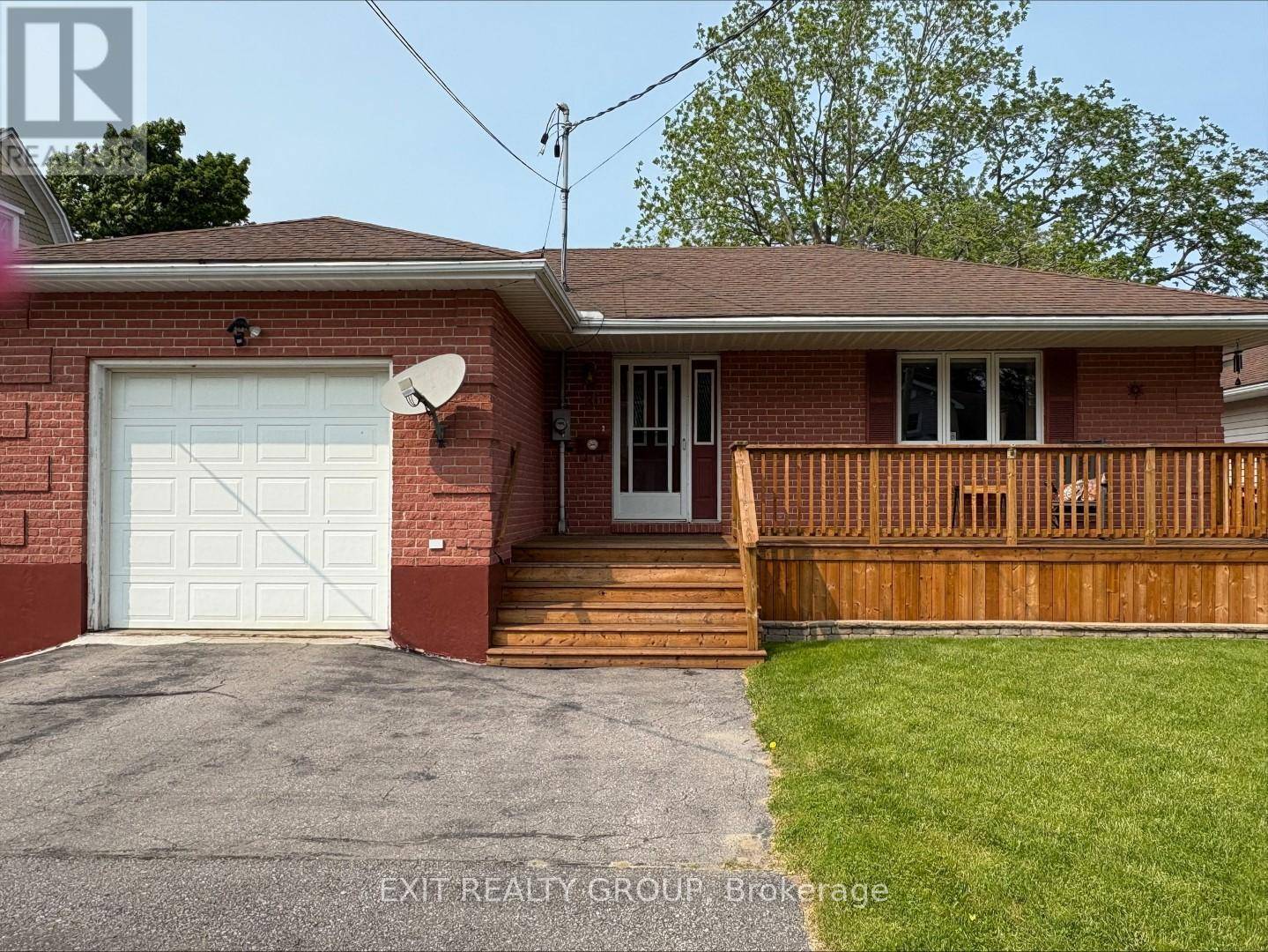 16 MAPLE AVENUE, Prince Edward County (picton Ward), ON K0K2T0