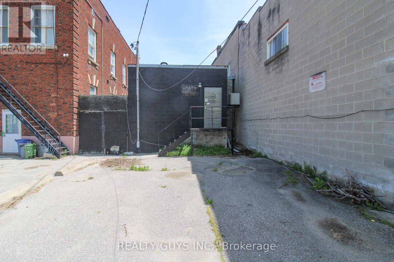 Kawartha Lakes (lindsay), ON K9V3Z9,27 WILLIAM STREET N
