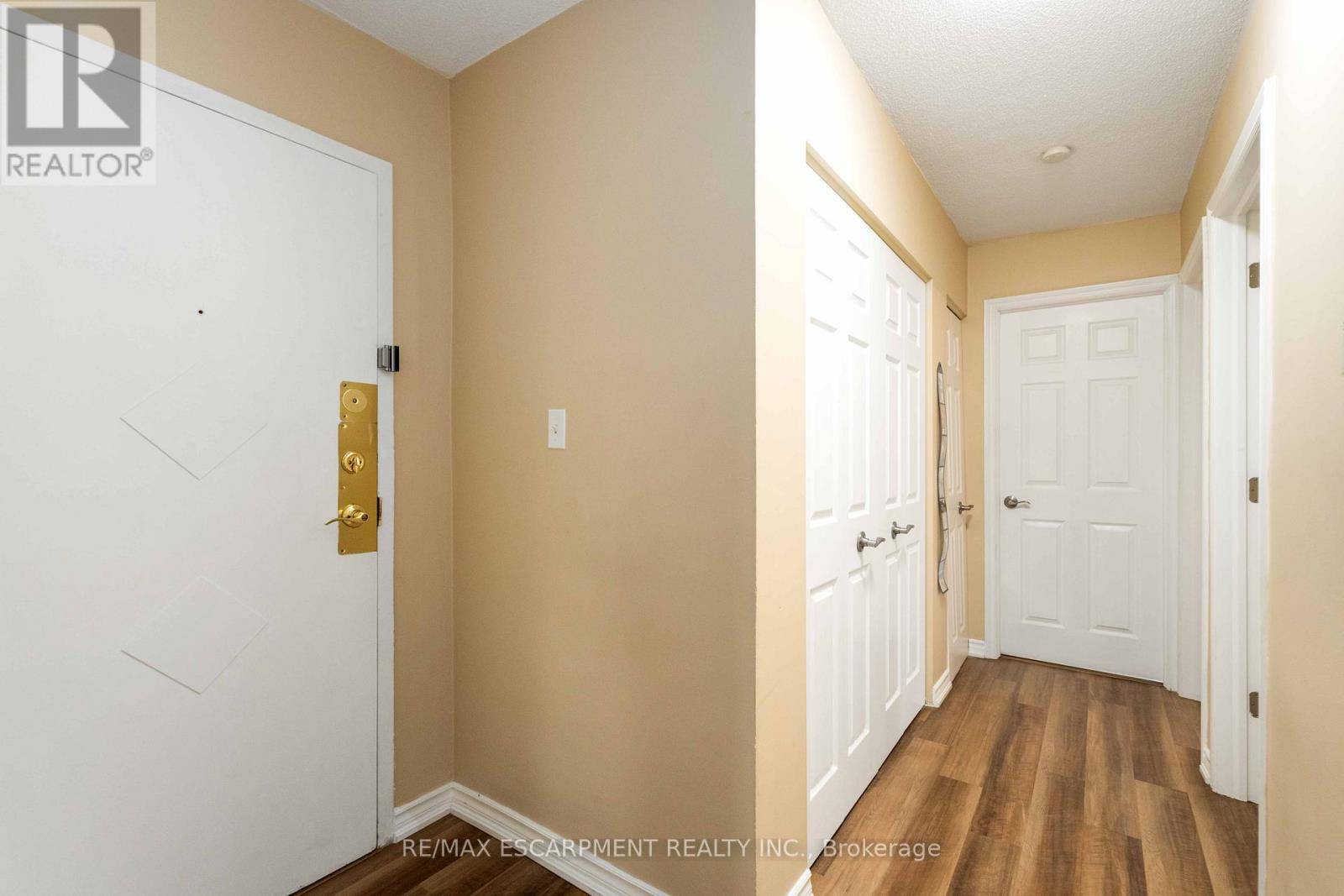 Hamilton (riverdale), ON L8E1C7,75 Glenburn CT #311