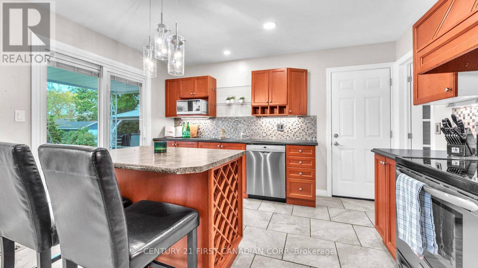 Aylmer, ON N5H2N8,150 RUTHERFORD AVENUE