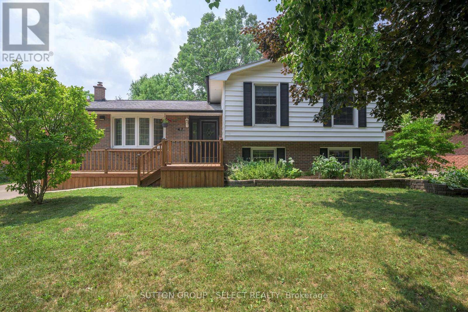 London North (north F), ON N6G2E1,47 SCOTCHPINE CRESCENT