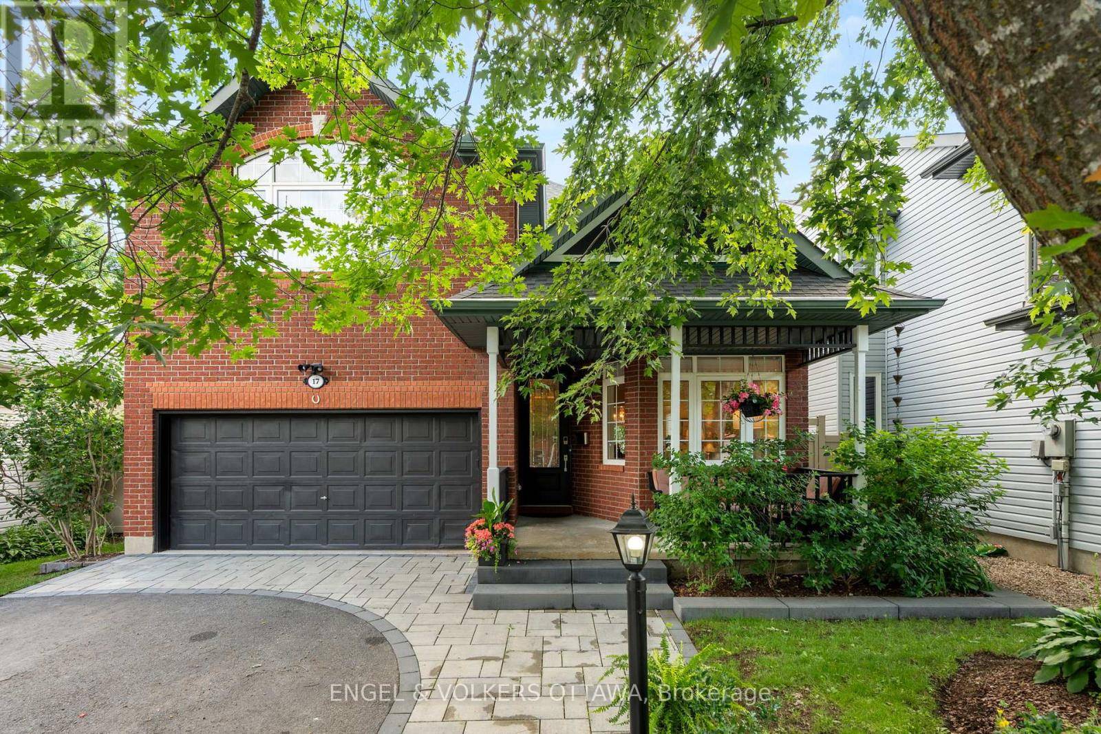 17 COLINDALE AVENUE, Ottawa, ON K2J4V6