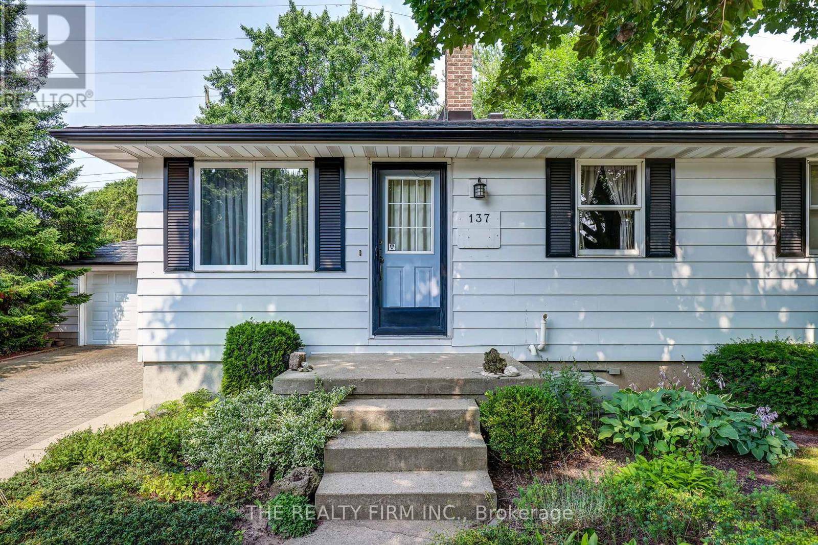 London East (east O), ON N5W1M1,137 FAIRMONT AVENUE