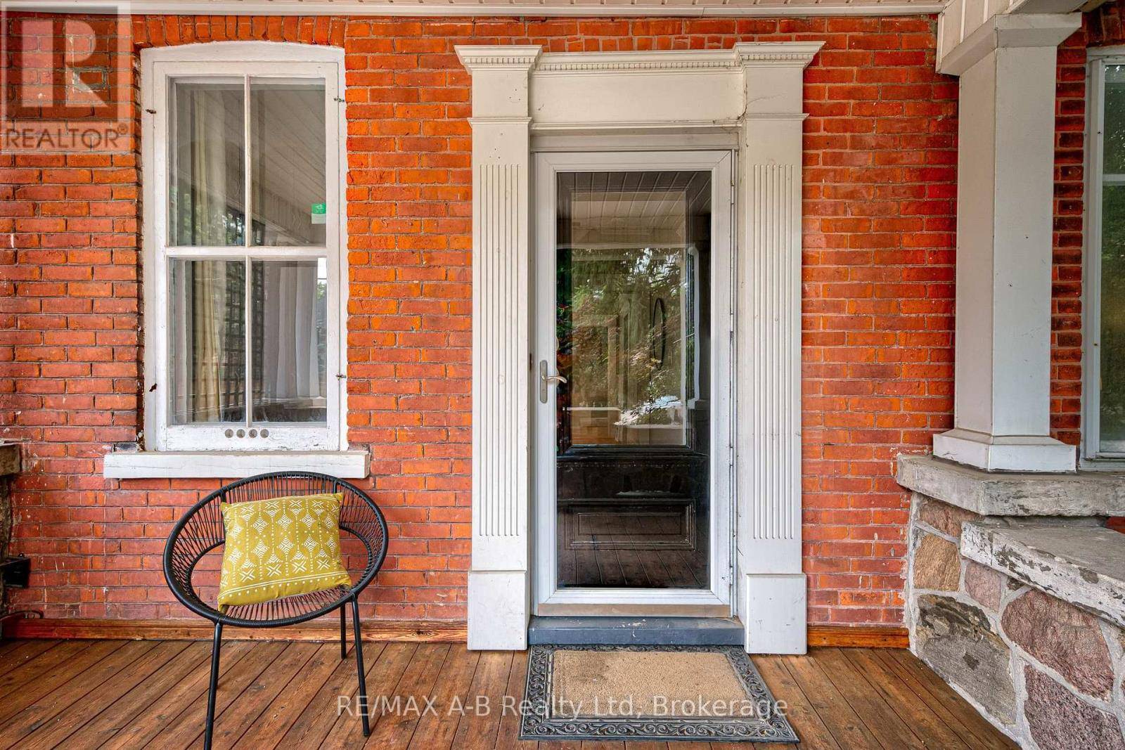 Stratford, ON N5A6K9,120 JOHN STREET N