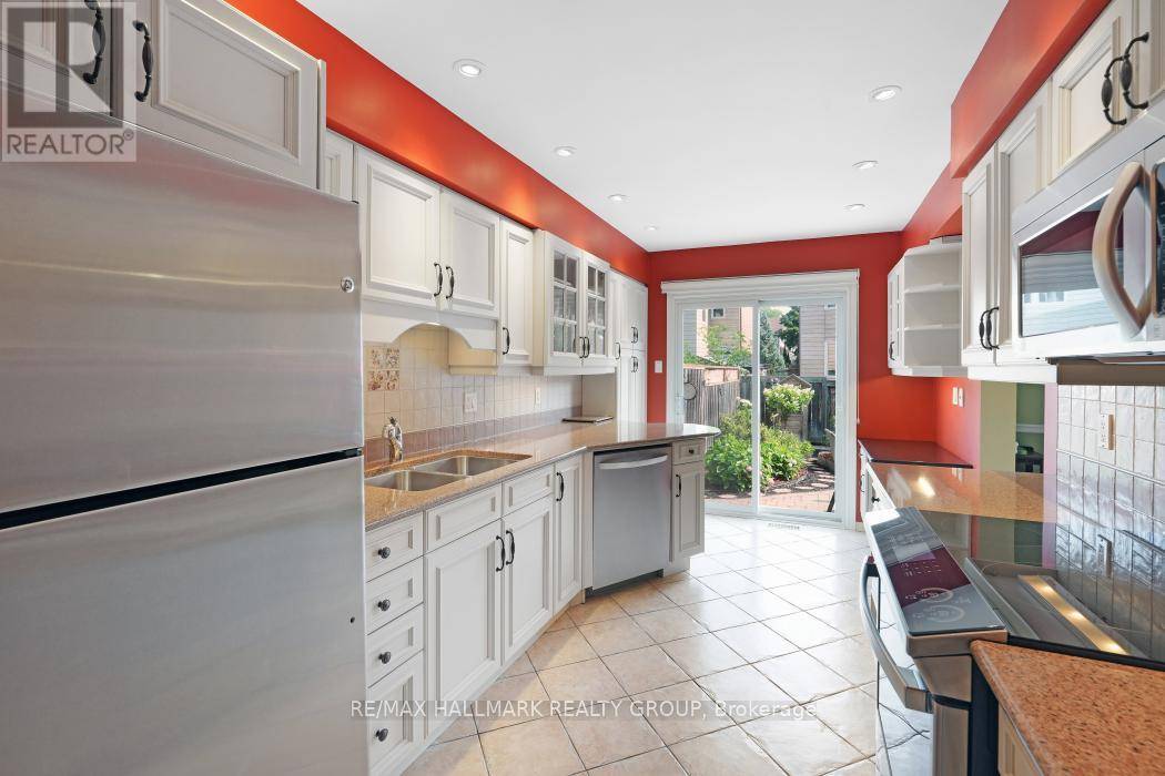 Ottawa, ON K2M1Y5,92 WATERTON CRESCENT