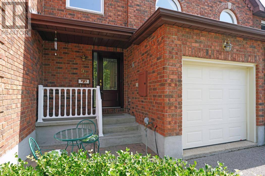 Ottawa, ON K2M1Y5,92 WATERTON CRESCENT