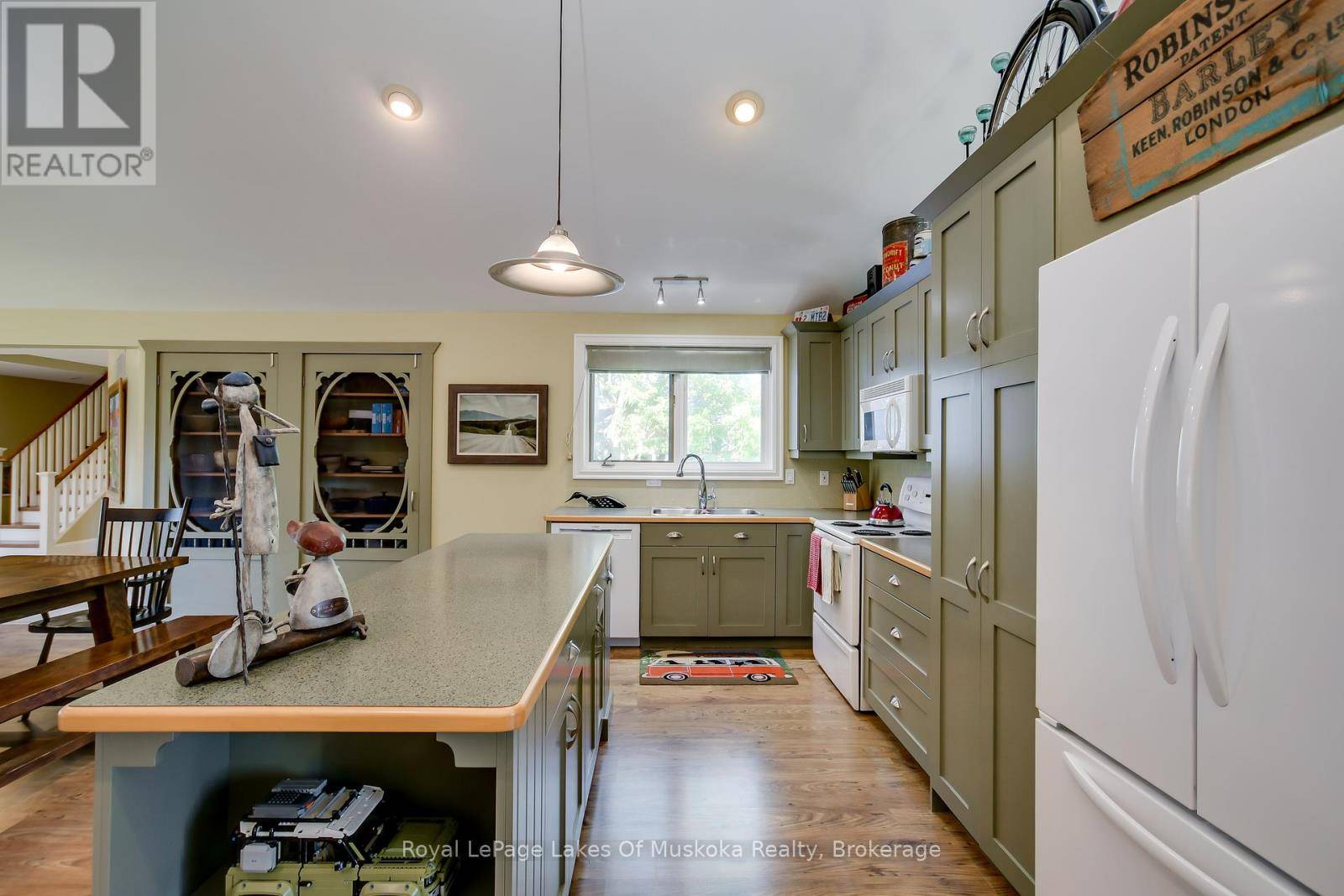 Bracebridge (macaulay), ON P1L1G4,230 ECCLESTONE DRIVE