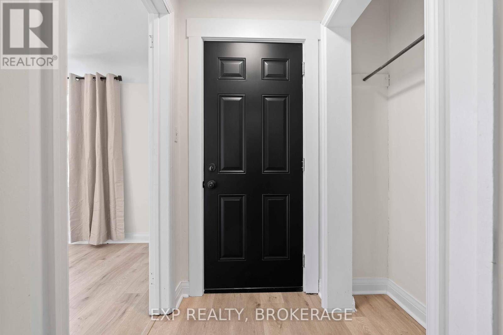 Kingston (central City East), ON K7L4M8,493 COLLEGE ST #1