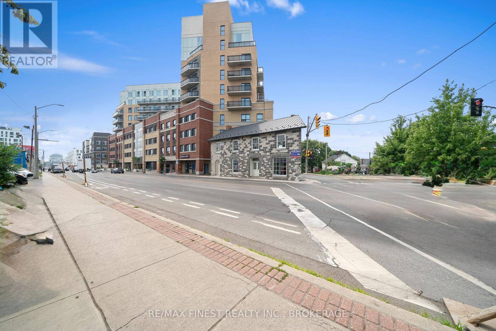 Kingston (central City East), ON K7L3Z9,652 Princess ST #441