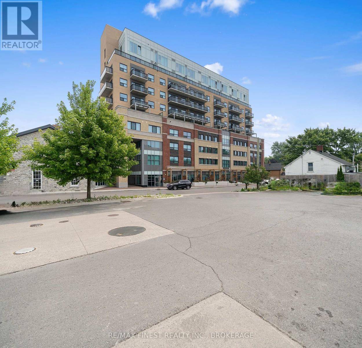 Kingston (central City East), ON K7L3Z9,652 Princess ST #441