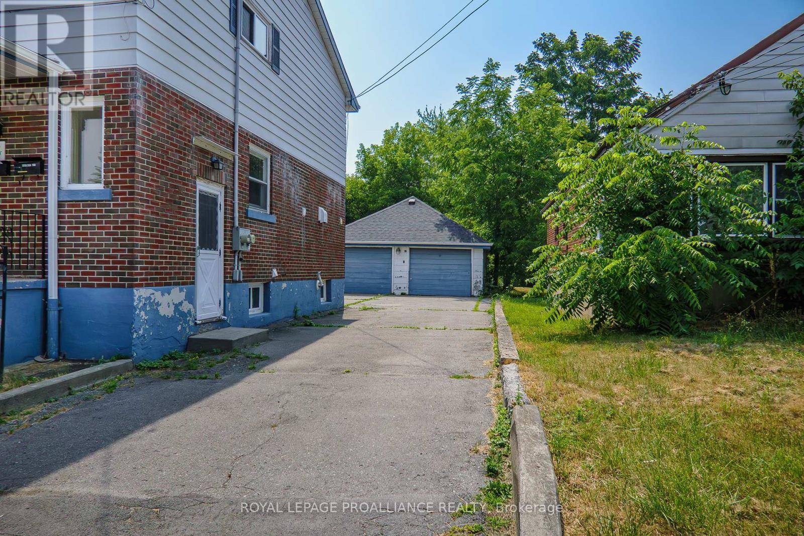 Belleville, ON K8P2W7,8 REYNOLDS CRESCENT