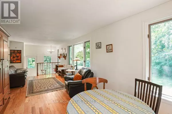 Hamilton, ON L8B1J4,487 4TH CONCESSION W