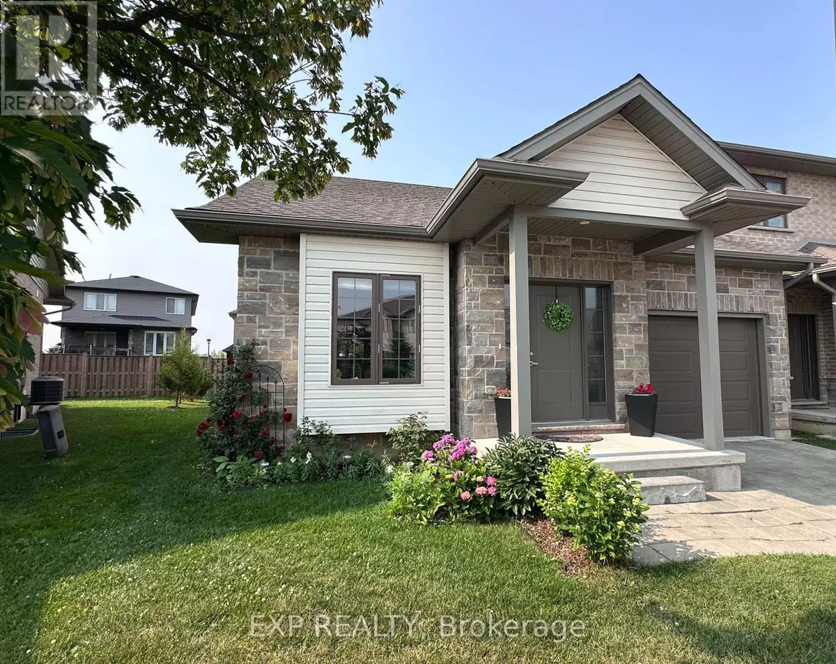 London North (north S), ON N6G5B4,2910 TOKALA TRL #15