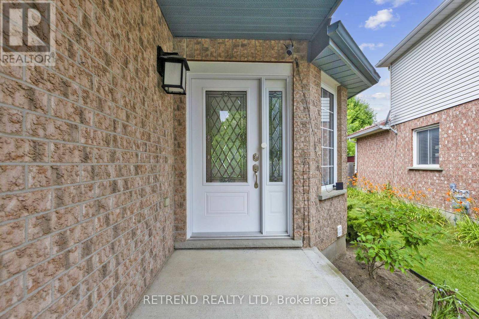 Kitchener, ON N2E3N7,134 QUEEN CHARLOTTE CRESCENT