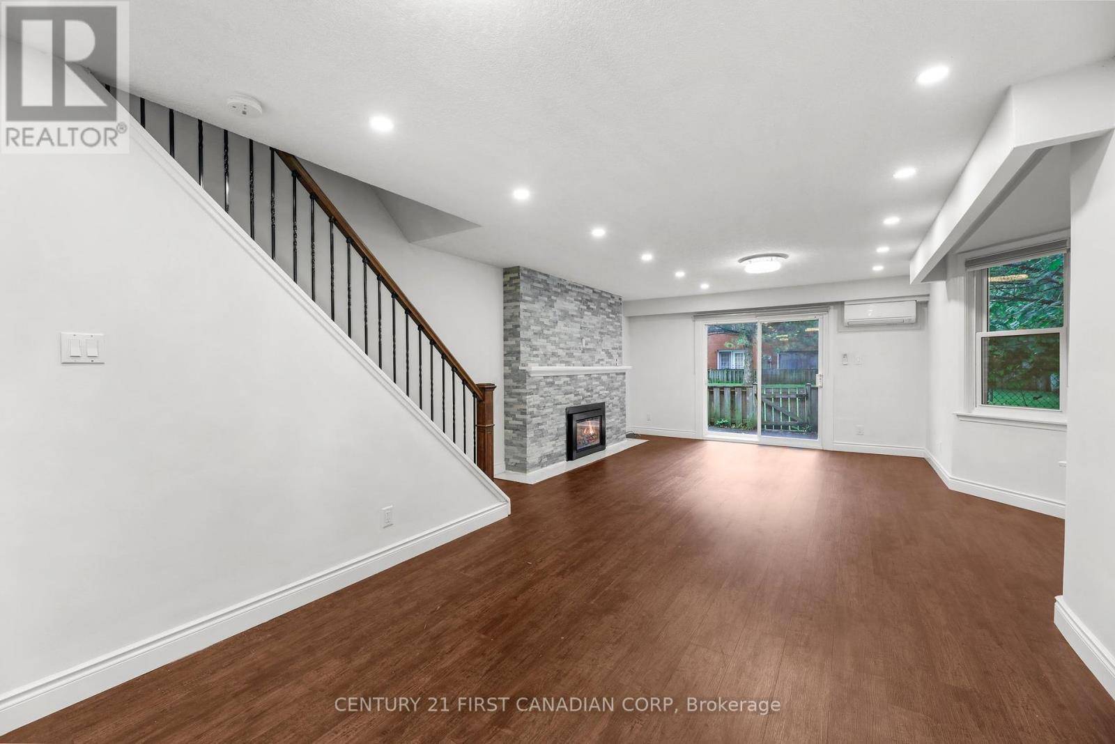 London East (east A), ON N5Y1Z9,19 ARBOUR GLEN CRESCENT