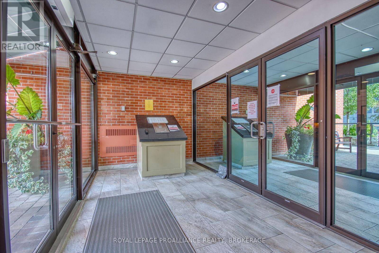 Kingston (central City East), ON K7L2Y6,165 Ontario ST #309