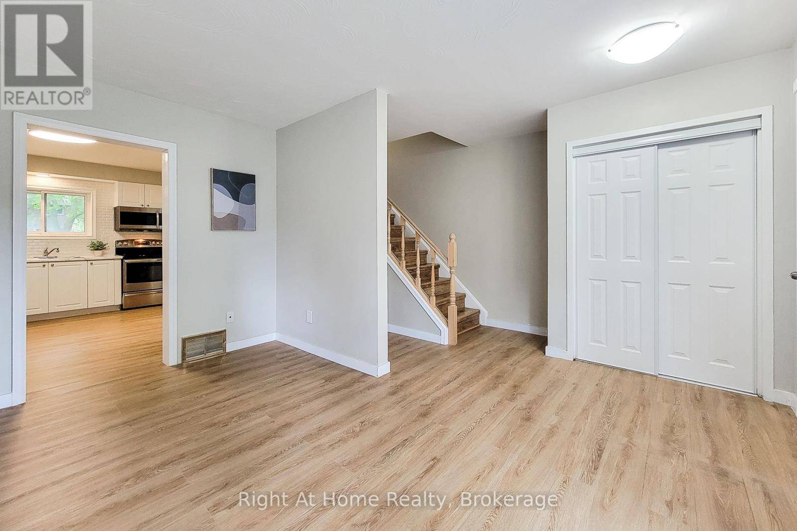 Hamilton (riverdale), ON L8E1C8,8 GLENBURN COURT