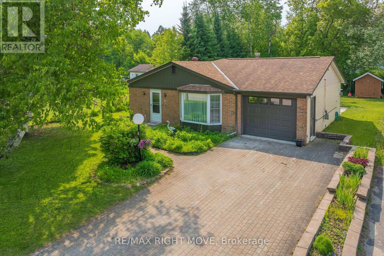 4 MAYPARK DRIVE, Bracebridge (monck (bracebridge)), ON P1L1C3