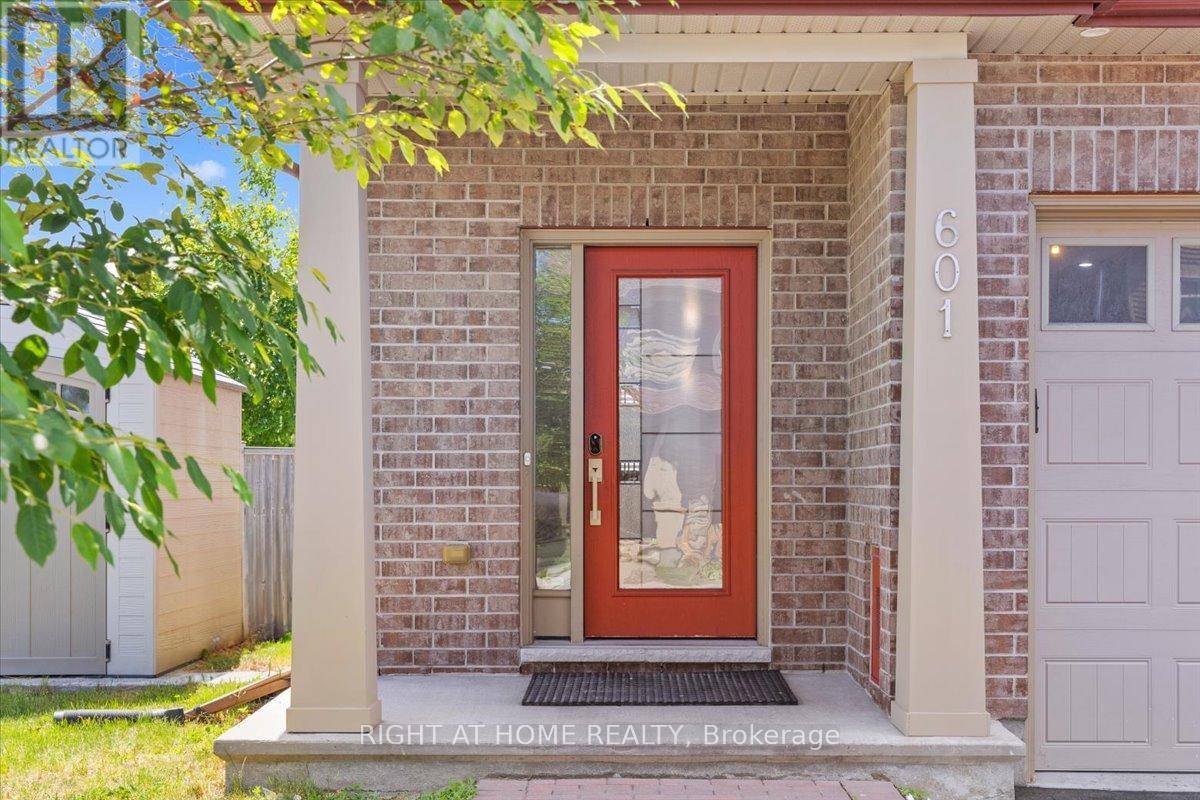 Ottawa, ON K1T0K2,601 WILLOWMERE WAY