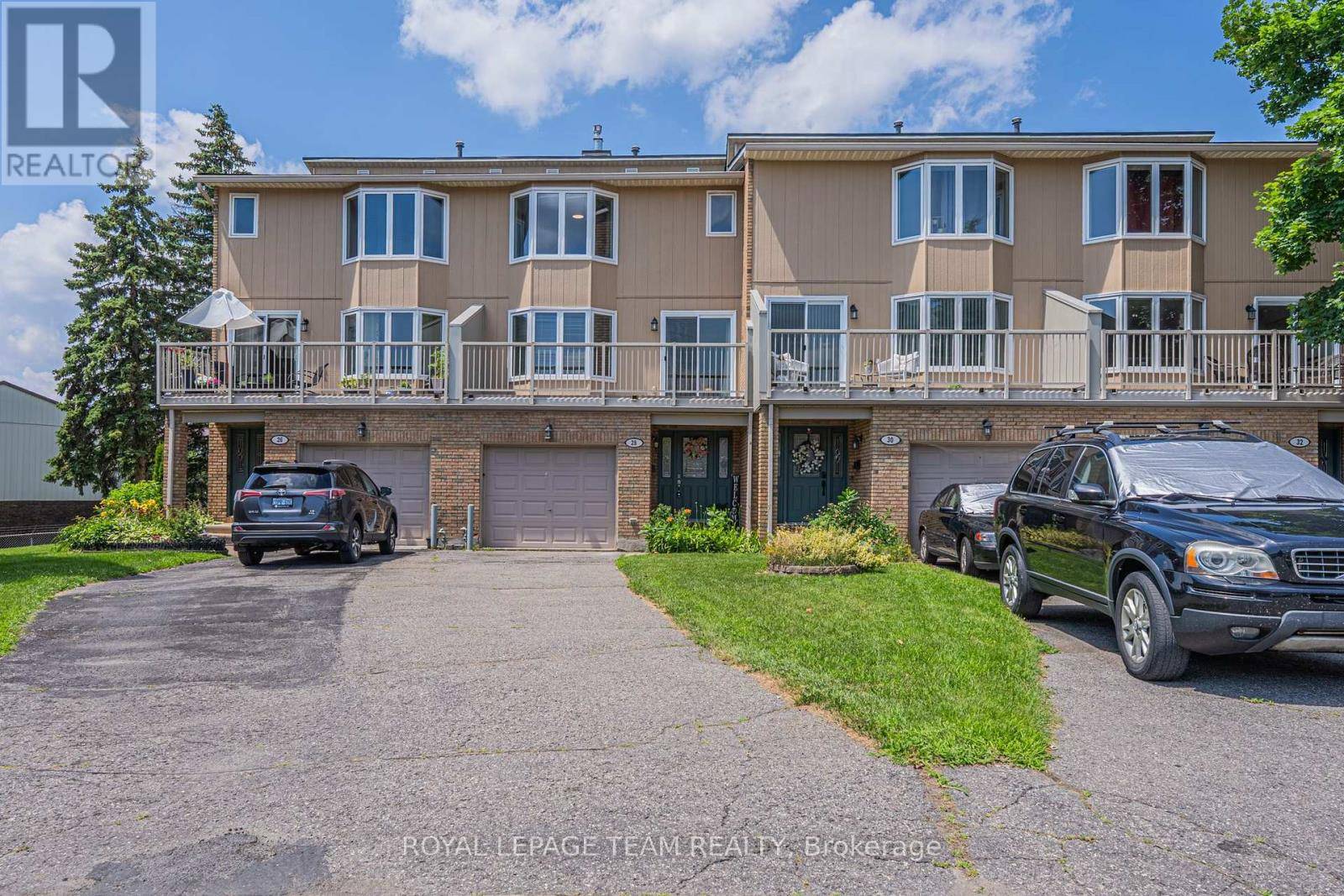 28 HUNTVIEW PRIVATE, Ottawa, ON K1V0M5
